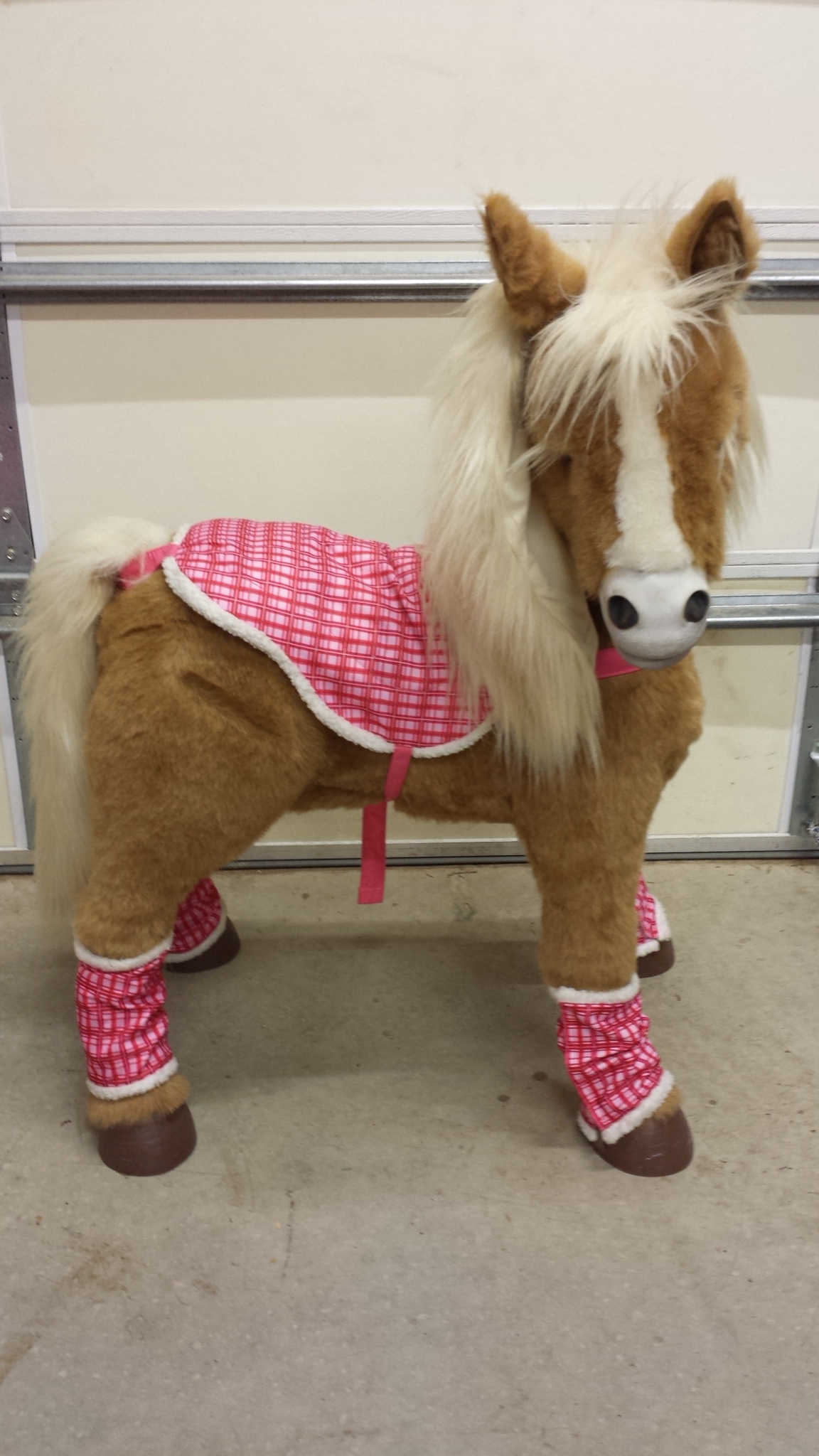 Furreal Friends Hasbro 3 ft Butterscotch Horse Ride On with Saddle Leg