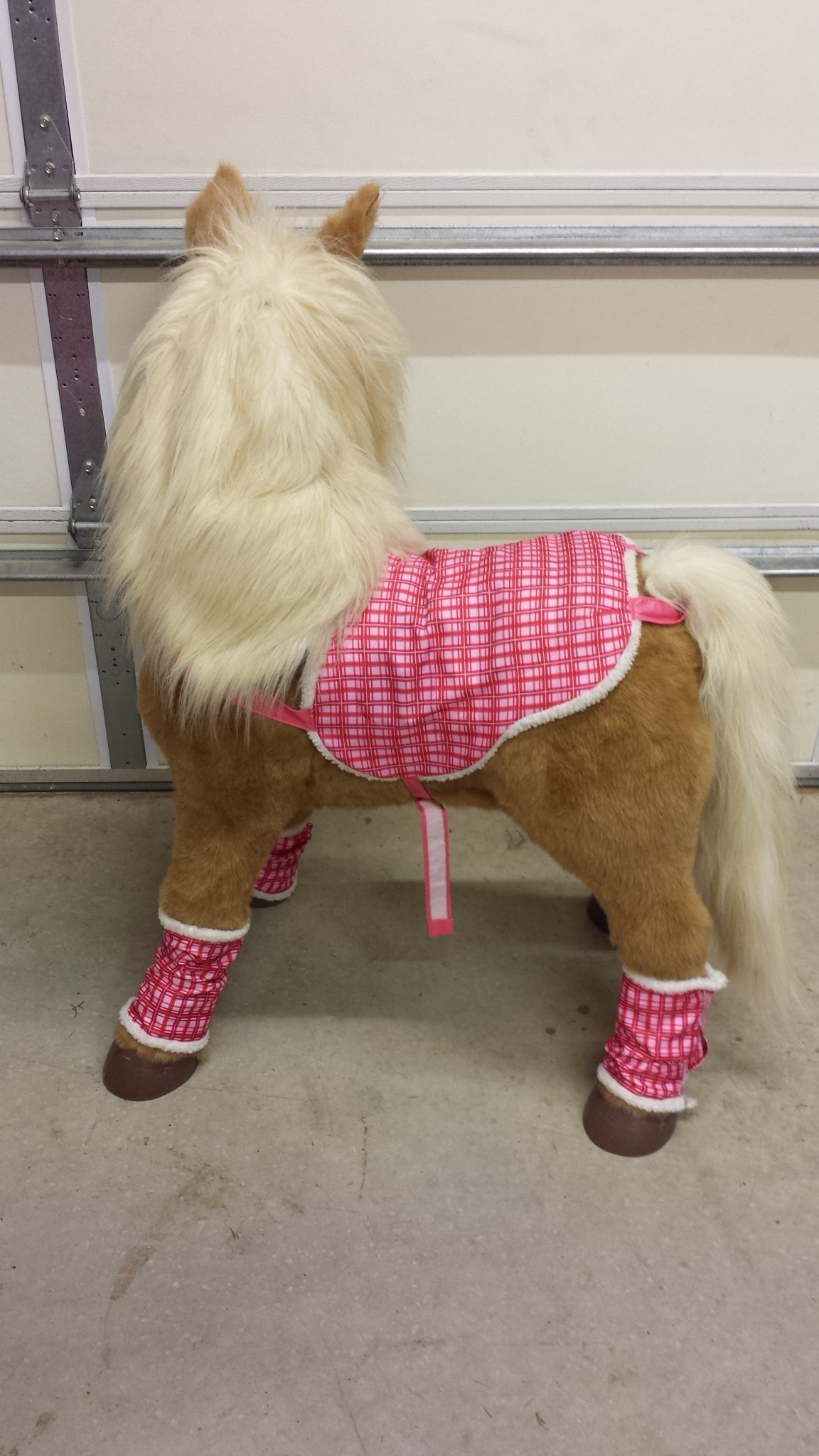 Furreal Friends Hasbro 3 ft Butterscotch Horse Ride On with Saddle Leg