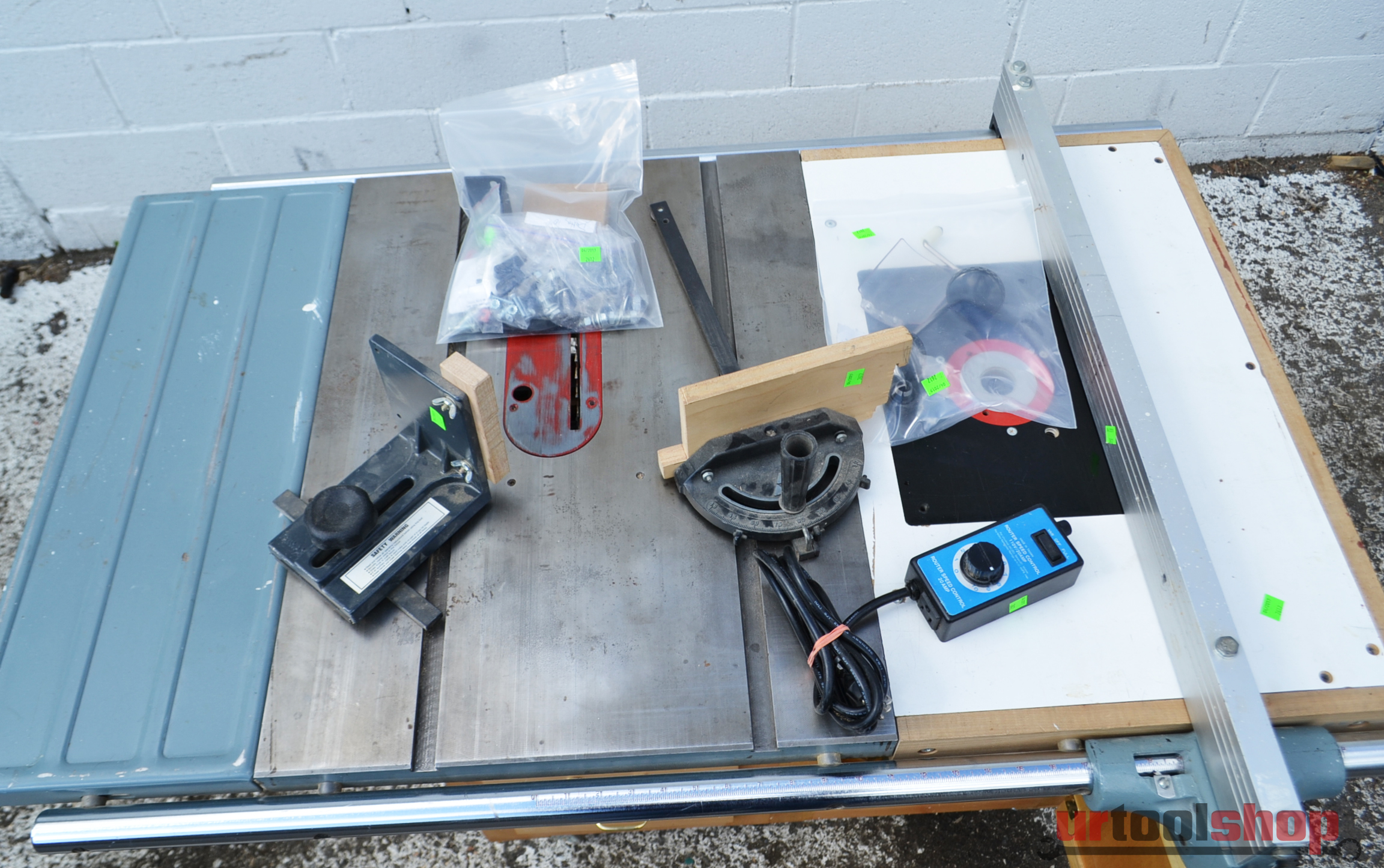  Delta 10" Contractor's Table Saw Model 34444 Porter Cable router