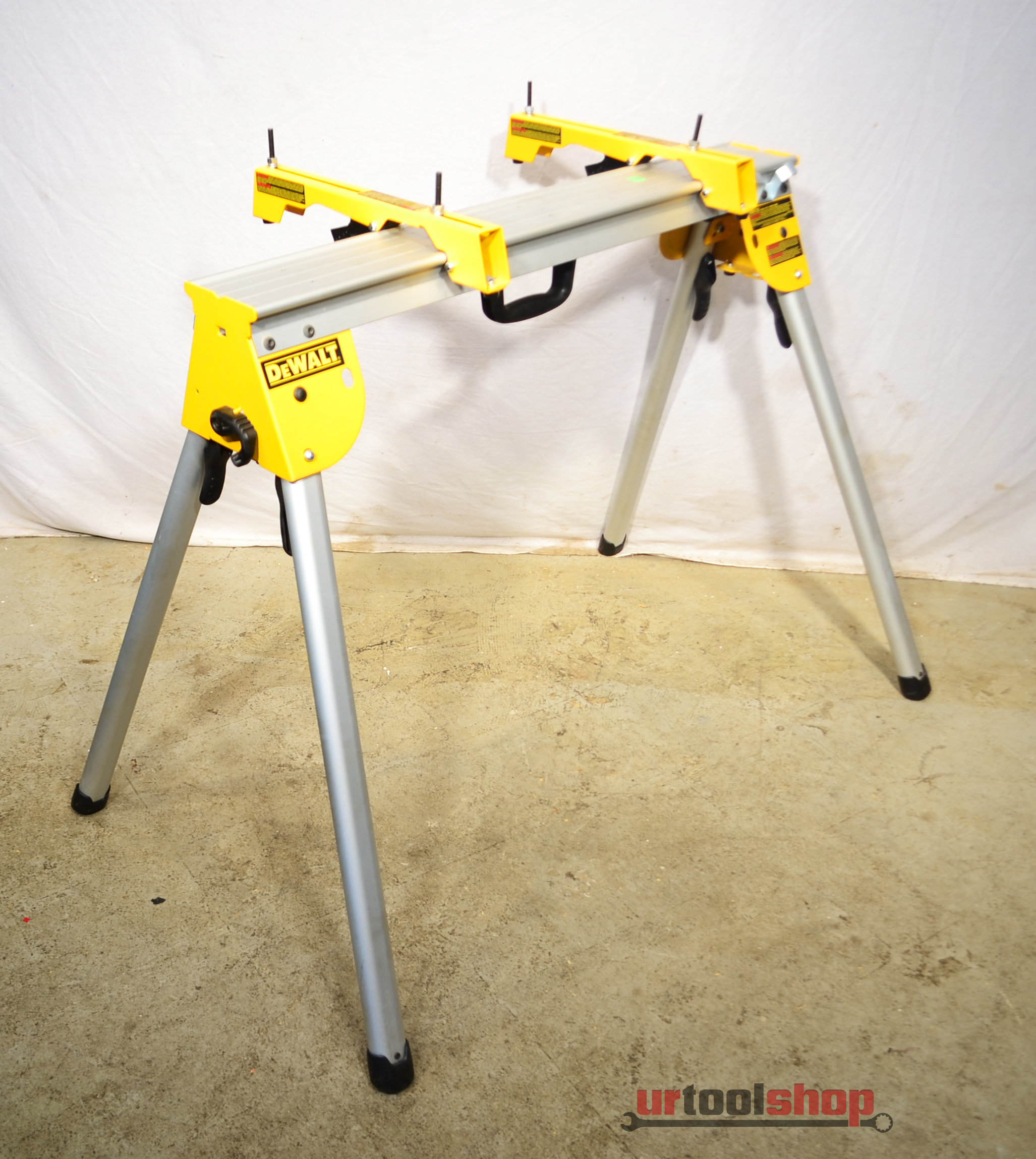 Dewalt Compact Work Stand Chop Table w/ Miter Saw Mounting Brackets